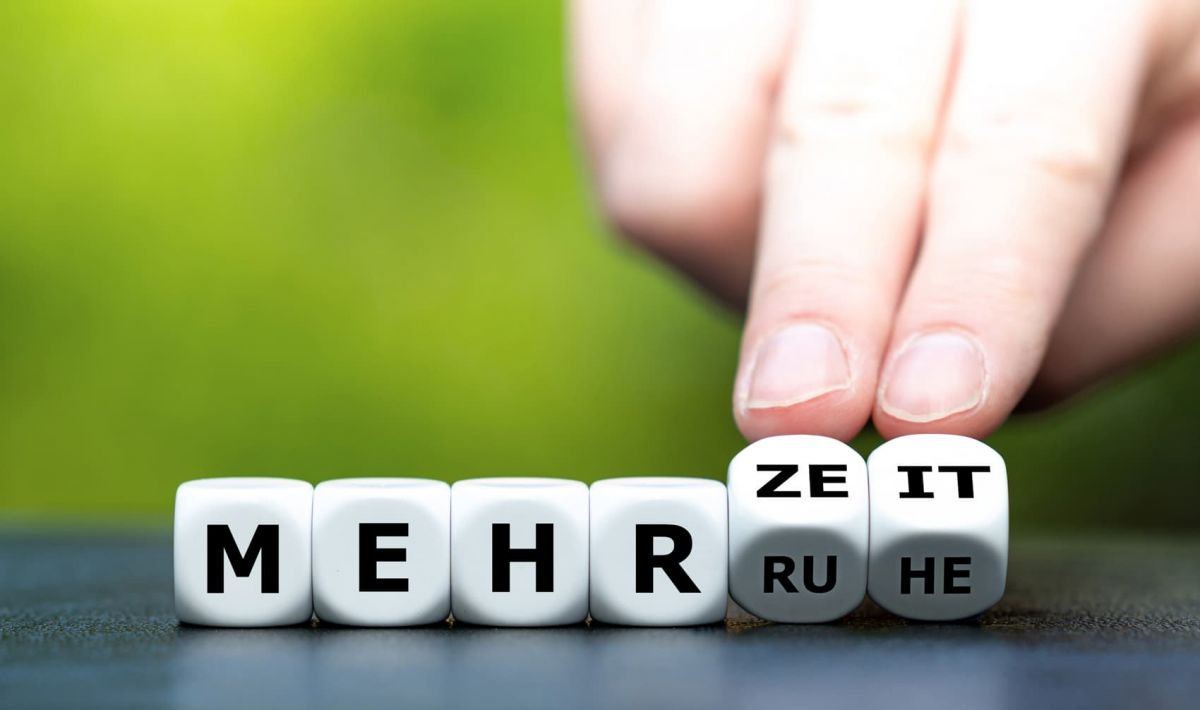 Wirksamere Behandlung: Mit "MEHR ZEIT" beschrifteter Würfel